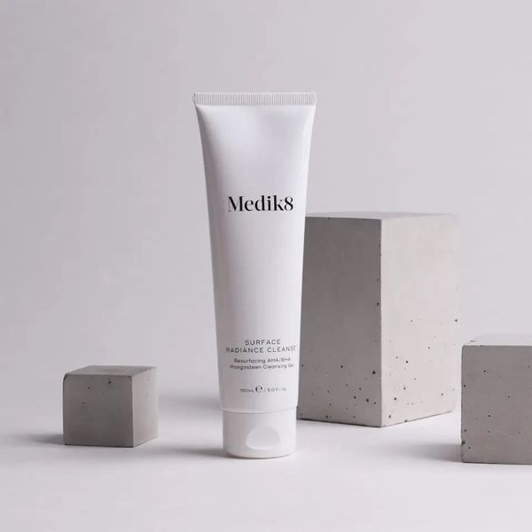Очищаючий гель для вмивання з АНА-Кислотами Medik8 Surface Radiance Cleanse 150 ml 2050769749 фото